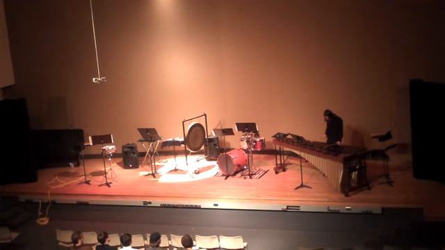 Beran Harp plays Bertold Hummel's Marimbana смотреть онлайн