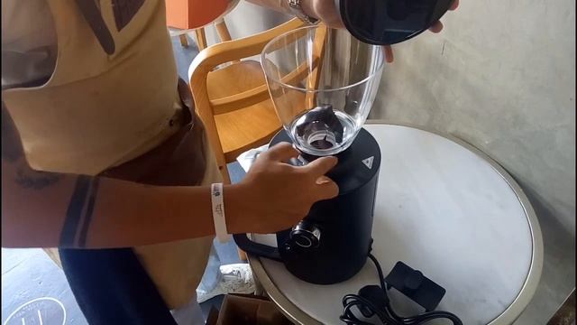 Unboxing Mahlkonig X54 Allround Coffee Grinder смотреть онлайн