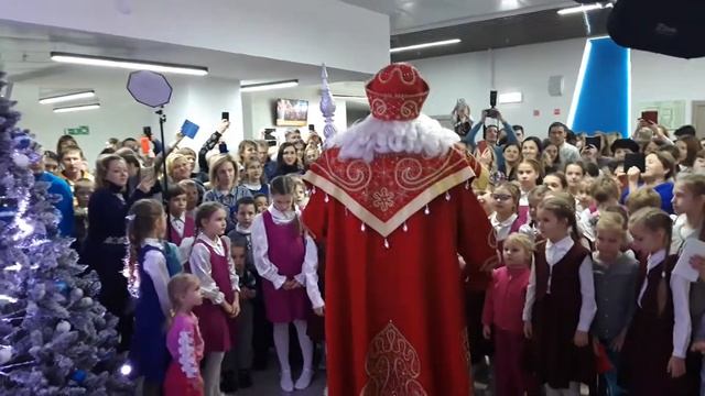 Дед Мороз на открытие Сургутского мультимедийного парк-музея смотреть онлайн