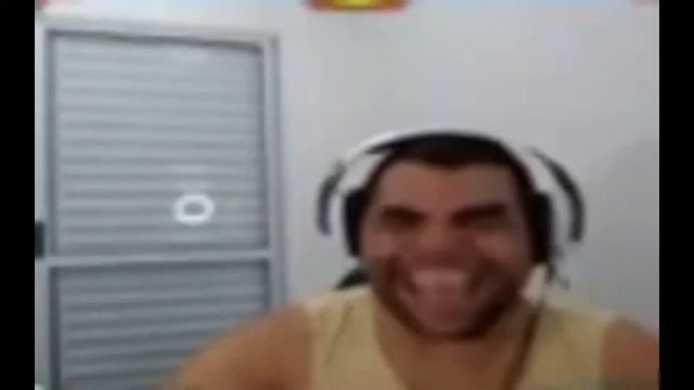 How People Think You React to Hate Comments смотреть онлайн