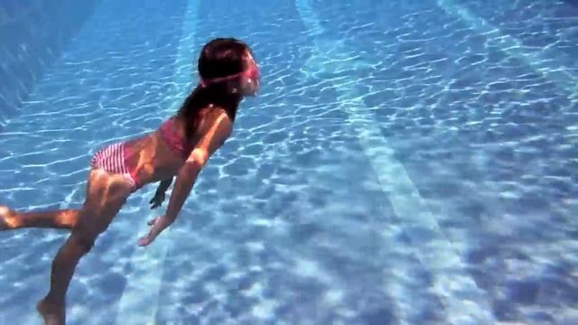Carla Underwater Dancing смотреть онлайн