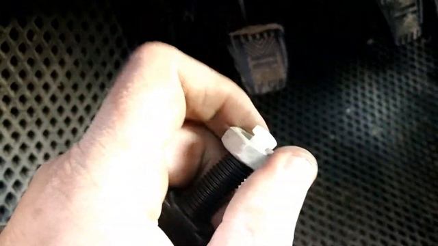 Неисправность датчика педали тормоза смотреть онлайн