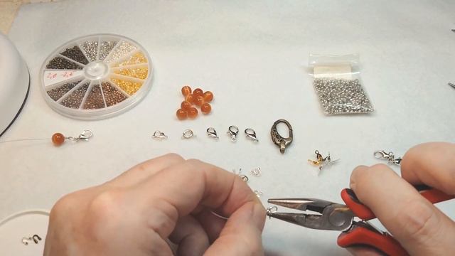 Как прикрепить замочек к бусам. МК для начинающих ~ #9
