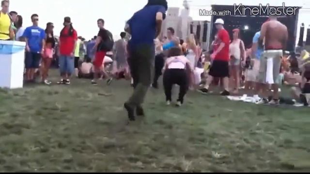 When dude presses every button on controller in Tekken смотреть онлайн