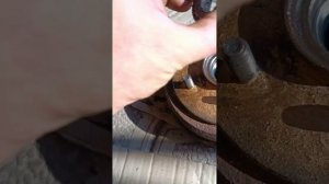 Деу Матиз. Замена заднего ступичного подшипника и ревизия роботы тормозов.