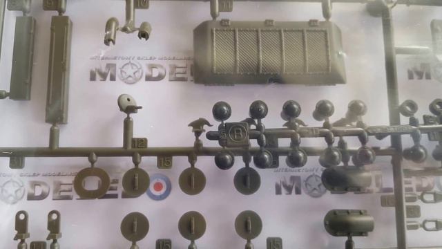 In box - model Russian T34/76 Tank ChTZ Version 1943 Production - Tamiya 35149 смотреть онлайн