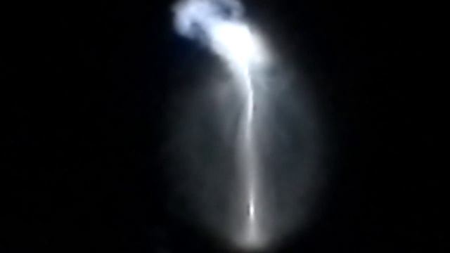 Atlas V Rocket plume. смотреть онлайн