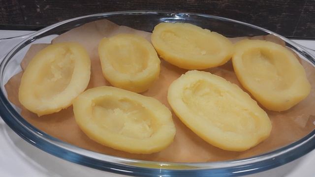 КАРТОФЕЛЬНЫЕ ЛОДОЧКИ ВЕТЧИНА + СЫР #БыстрыйУжин #БюджетноеБлюдо #КарусельРецептов #КартошкаВдуховке