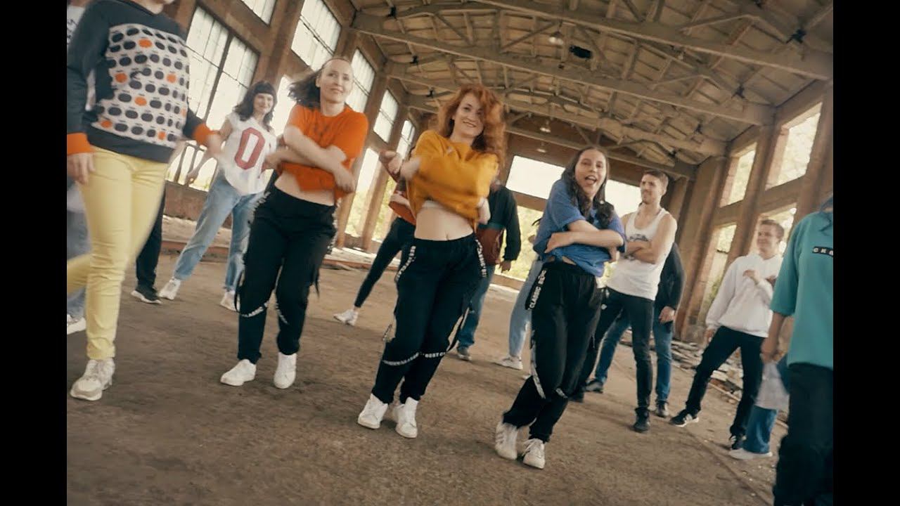 Increíble número de Salsa Cubana y Salsatón / Batalla de Salsa vs Break Dance. смотреть онлайн