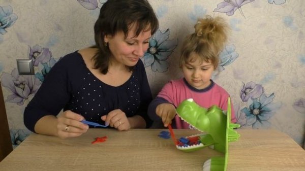 ОТКРЫВАЕМ И ИГРАЕМ В DINO DINNER/ОБЗОР ИГРЫ/ВИДЕО ДЛЯ ДЕТЕЙ