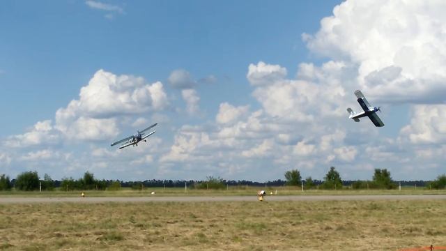 Kuban Airshow 2016 / Низкий проход и роспуск АН-2 смотреть онлайн