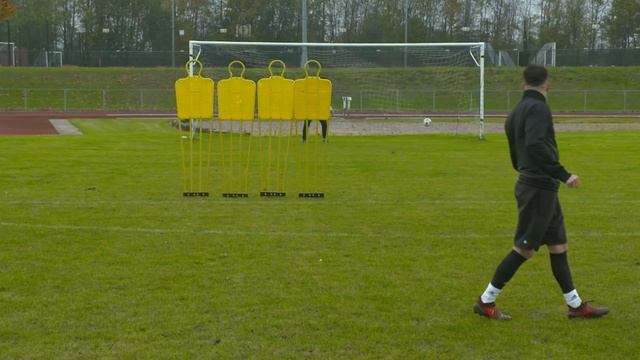 HOW TO ALWAYS SCORE FROM FREEKICKS! смотреть онлайн