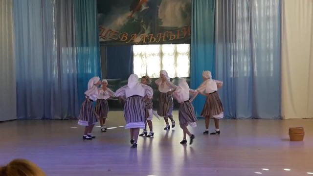 252 Танцевальный коллектив Ника г Партизанск Постирушки у речушки смотреть онлайн