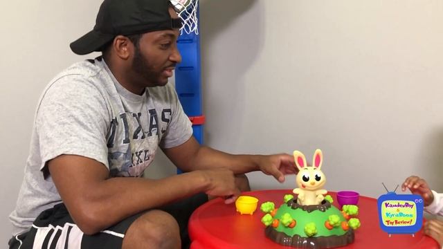 Jumping Jack Fun Game | Kyraboo vs KB Dad смотреть онлайн