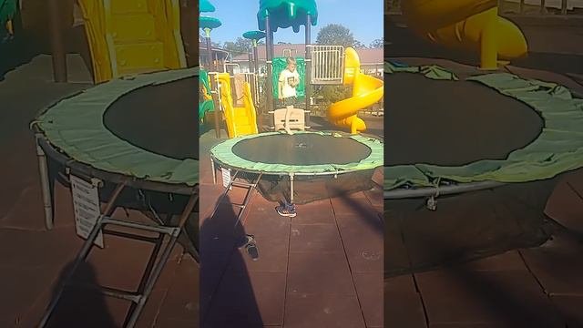 Я прыгаю на батутах