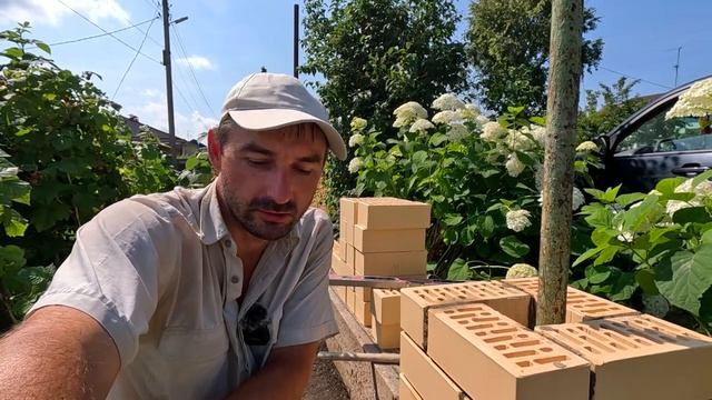 ВОТ ЭТО КИРПИЧ! КАК МЫ СТРОИЛИ ЗАБОР ИЗ ЛИЦЕВОГО КИРПИЧА СТРОМА В ЖАРУ. смотреть онлайн