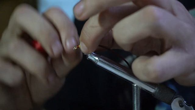 Осенняя мушка на хариуса за 5 минут своими руками смотреть онлайн