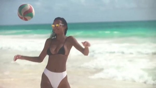 Lais Ribeiro's SI Swimsuit Debut!
