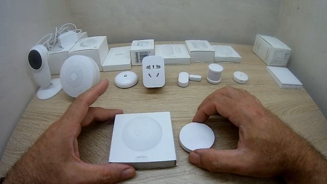 Кнопка умного дома Xiaomi под брендом Aqara Wireless Switch смотреть онлайн