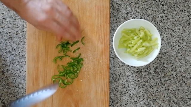 Малосольные огурцы и ещё 3 рецепта из свежих огурцов смотреть онлайн