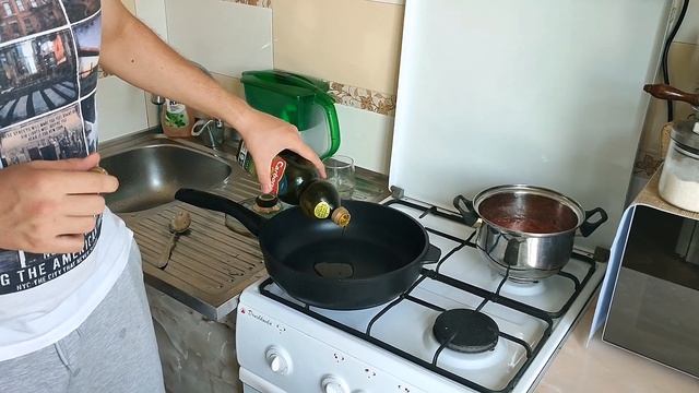 Стейк на кости. Под сливовым соусом ткемали. смотреть онлайн