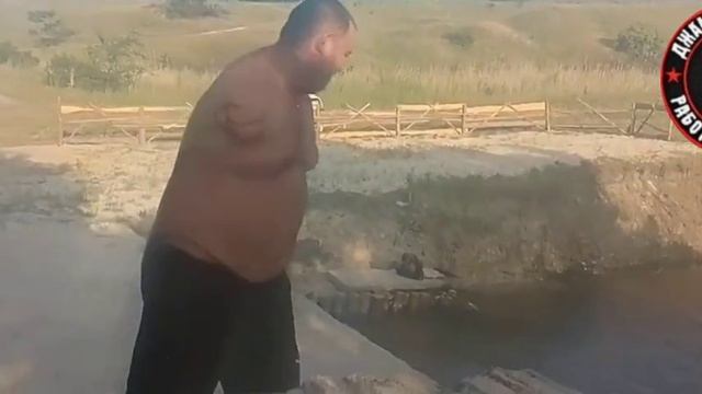 Неизлечимая болезнь "окрАинство" Дурачка кинули на мясо, остался без рук, заплатили мешком картошки смотреть онлайн