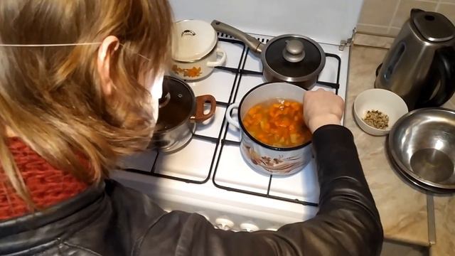 ГОТОВИМ С НИГАНОМ #1 | СУП И МОРОЖЕНОЕ С МЕЛОМ смотреть онлайн