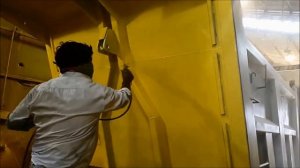 Безвоздушная покраска кузова грузовика электрическим окрасочным аппаратом и краскопультом Airless