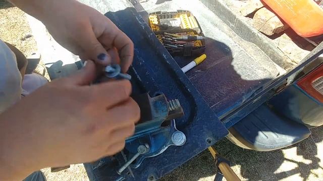 HOW TO MOUNT VISE TO TRUCK TAILGATE or CHAINSAW SHARPENING PARADISE. смотреть онлайн