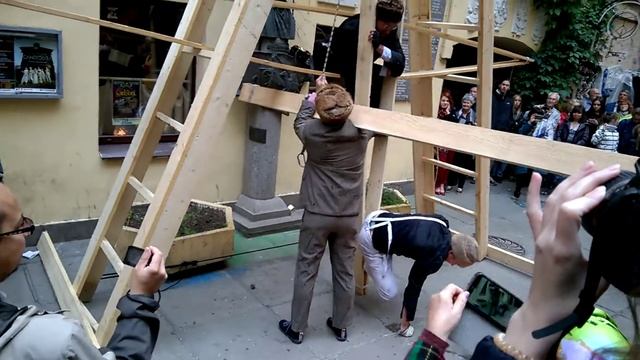 Арт-центр «Пушкинская-10» «Праздник Дома». Перформанс «Лестница Существ» инженерного театра «AXE» смотреть онлайн