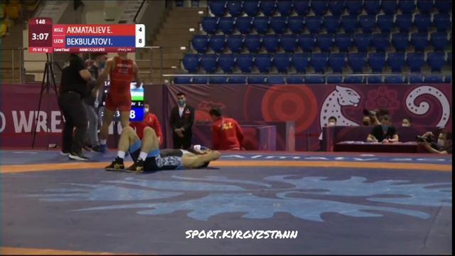🇰🇬Эрназар Акматалиев вырывает путёвки на Олимпийские игры.Он проиграл Бекбулатову со счётом 8:0.