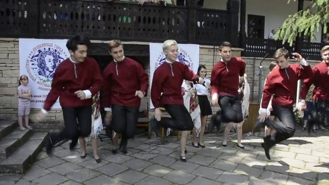 Ансамбль школьников кишинёвского лицея им. Крянгэ на Пушкинском празднике в с. Долна смотреть онлайн