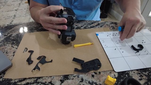 Repairing loose Canon EOS R5 Hotshoe - held in place w/4 screws & plastic - Canon be ashamed!!! смотреть онлайн