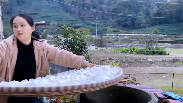 一碗红薯淀粉，做了一道美食，一家人都不知其名 смотреть онлайн