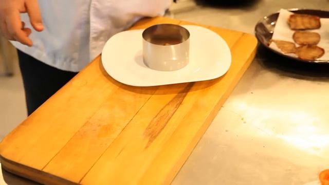 Beautiful кухня Алексей Сидельников шеф повар (Рулетики из языка с помидорами) смотреть онлайн