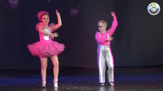 "Подарок", Народный инклюзивный театр "Параллели" смотреть онлайн