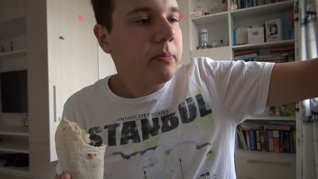 ОбЖор чикен ролл из Макдоналдс смотреть онлайн