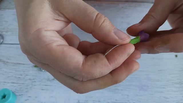 Медуница из полимерной глины. Часть 2. Бутоны и чашелистики.mp4 смотреть онлайн