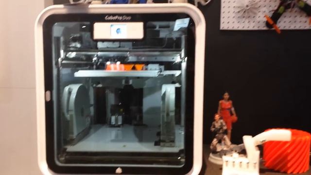 CubePro 3D printer in action at CES смотреть онлайн