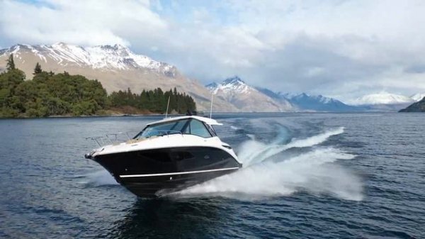 2022 Sea Ray 320 Sundancer - TEST DRIVE with Dan Jones
