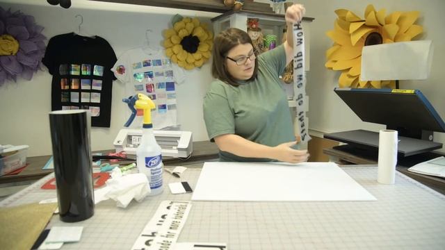 Wet method 651 adhesive tutorial. How to apply vinyl to a 18X24 yard sign. смотреть онлайн