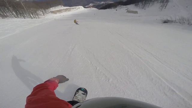 Скоростной спуск по черной трассе в Сочах на сноубордах смотреть онлайн