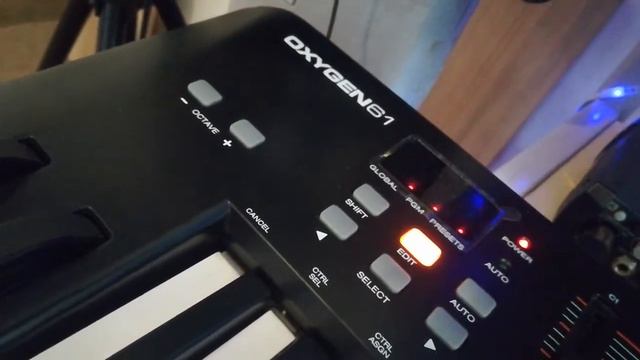 How to set keys velocity | louder or softer using M_Audio OXYGEN 61 Midi keyboard. смотреть онлайн