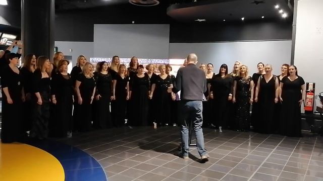 Plymouth Military Wives Choir - 'Time After Time' смотреть онлайн