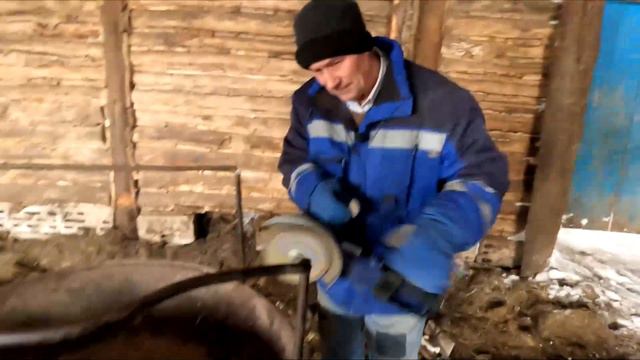Обрезали перегородки на кормушках Ответы на вопросы. смотреть онлайн