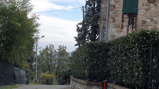 Нарезаем круги во круг замка. Италия. Швейцарцы. смотреть онлайн