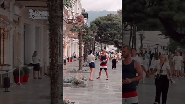 Дорога Цветовъ. Уличные музыканты на набережной в Ялте. Девушка по городу.. Крым 2022 смотреть онлайн