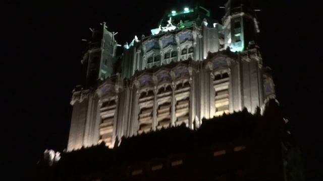 Вечером в парке перед Сити-Холлом смотреть онлайн