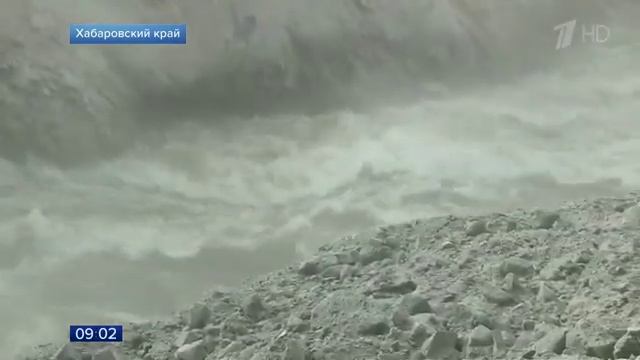 На Бурейском водохранилище удалось пробить гигантский затор, который перекрывал русло реки смотреть онлайн