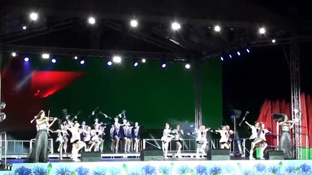 Neringa & Diana. Образцовый ансамбль мажореток "Victory". Yanni "The Storm". Brest. Belarus. смотреть онлайн